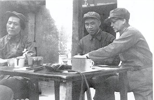 毛泽东：“外国人放个屁都是香的，害得我两年不能吃鸡蛋”