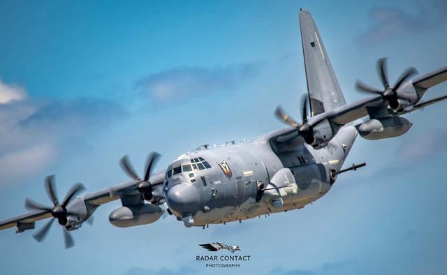 美军轰炸机群压境委内瑞拉！海空联动亮出杀招，战鼓再次敲响