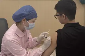 拱墅区男性九价HPV疫苗首针开打！接种者是一名00后大学生图片