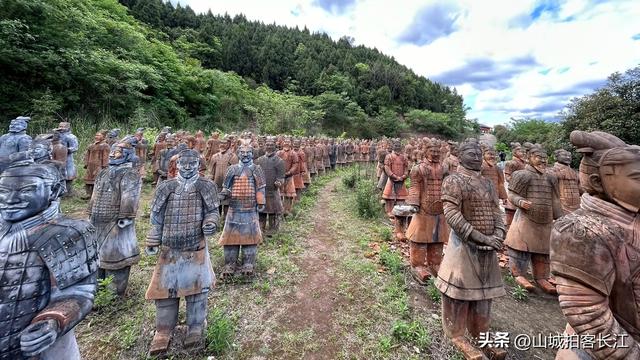 四川神秘景区，砸下31亿复刻“兵马俑”，为何杂草丛生无人问津？