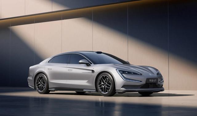 十大信号预示车市巨变！2025年，这些变化正在淘汰旧时代