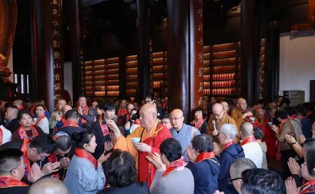 越扒越有！少林寺刚被调查，武当山也上了热搜，一个贪钱一个明抢