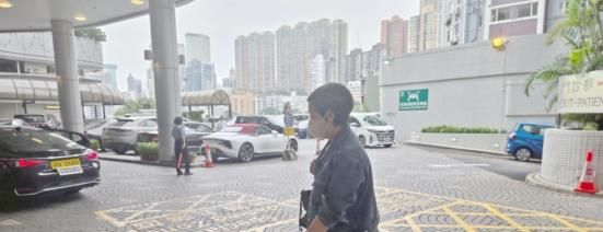 TVB资深老戏骨被传病危，佘诗曼情绪激动落泪，已取消北京行程