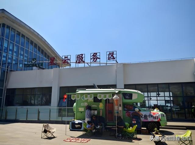130名游客被丢服务区暴晒！旅游团六小时不发车！花钱也解决不了