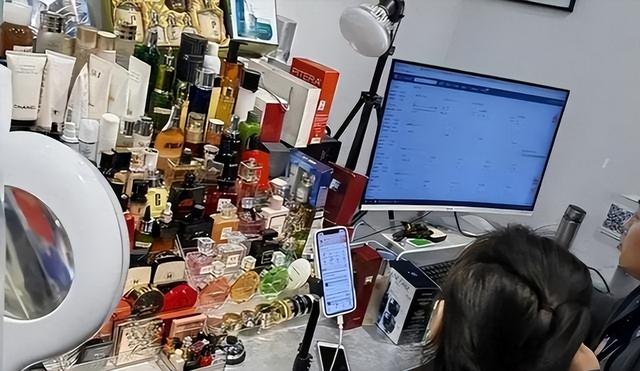 几乎全是假货！利润高达2400%，为啥消费者还前赴后继争相购买？