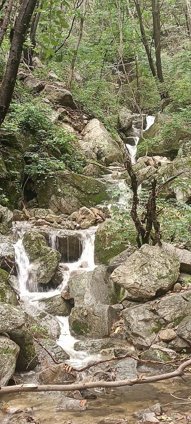 王顺山松岩瀑布