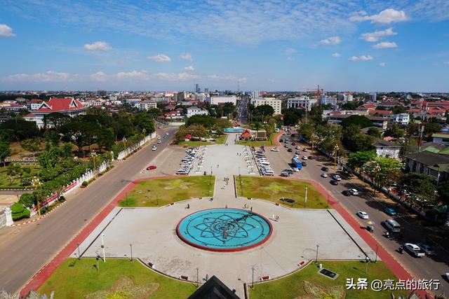 搭乘高铁去老挝，老挝旅行日记：万象攻略（凯旋门、西萨格寺）