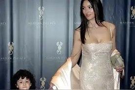 莫妮卡.贝鲁奇-性感的天花板是：风情万种图片