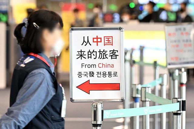 继德国之后，英国也开始贴出“中文标语”？中国游客：欺人太甚