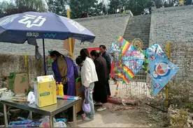 济南百里黄河风景区卖雪糕的大叔是何方神圣?私自开护栏收门票…图片