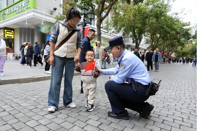 跨越千里的点赞！14位游客讲述冰城民警的暖心故事