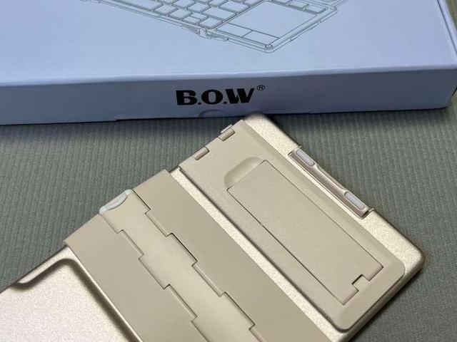 轻盈折叠，畅连三设备，BOW三折叠蓝牙键盘测评