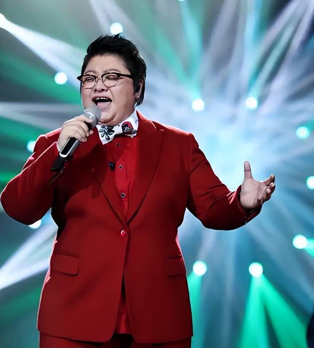 人在做天在看，韩红五年前被网友举报私吞巨款 如今坐着也有“错”