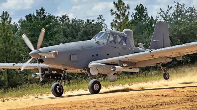 美空军"天袭者"坠毁！农用机改装机型当攻击机用，堪比二战机型