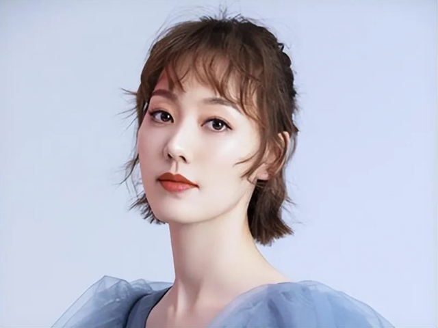 讨好大佬，陪睡上位，遭央视“开除”	，她身上的标签哪个才是真的