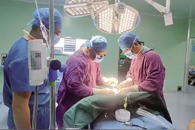 肃宁1.5公斤早产儿突发小肠坏死——医生戴着放大镜在她肠道上“绣花”图片