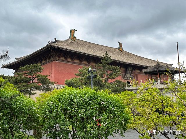 华严寺：“八大辽构”之七，拥有最美辽塑菩萨和最美古代书橱