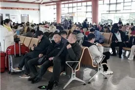 2025年“春运”为期40天 除夕高铁票开售图片