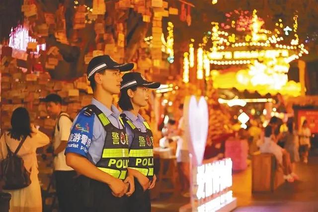 海南成为购物天堂和度假圣地,背后的神秘力量原来是他们
