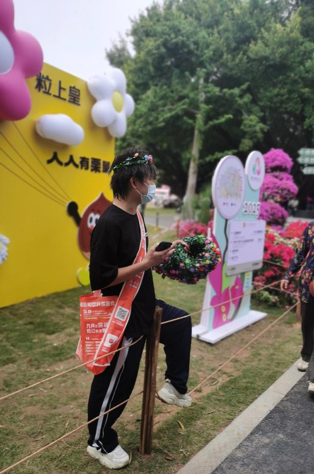 花漫鹏城，墟声鼎沸：2025深圳勒杜鹃赏花周首日走笔