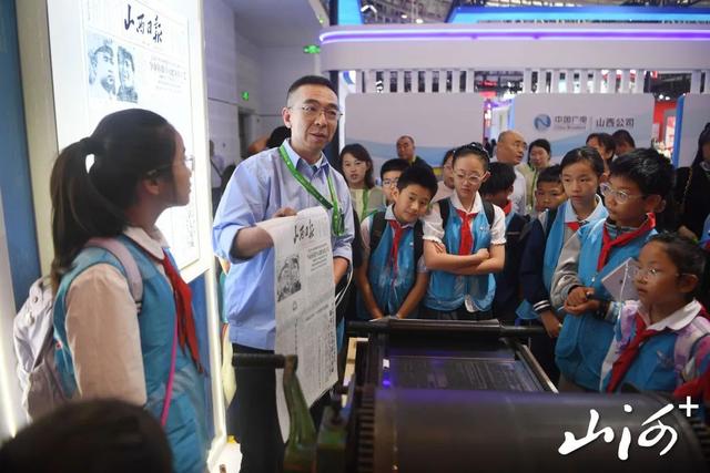 山西晚报小记者探访文博会：墨香里遇传统，智能中品三晋