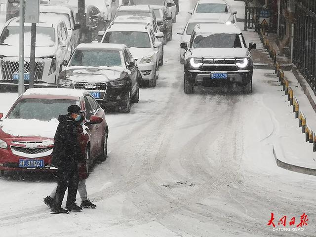 雪落平城!一场“认真的初雪”,给大同裹上冬日白纱~