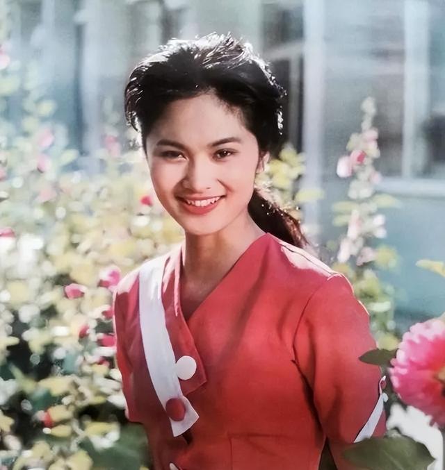 80年代家喻户晓的女演员，嫁给军委副主席儿子，离婚后混得如何？