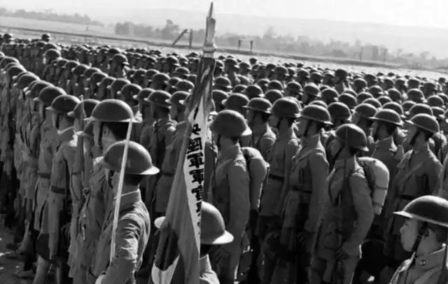国军连长率部起义，凭乞讨走完长征，1952年被主席认出，你去哪了