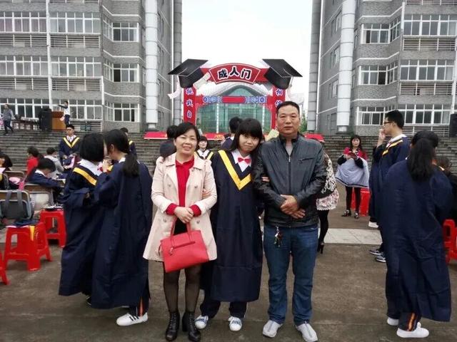 流动儿童长大了：住在储藏室的一家人，生活有苦也有甜
