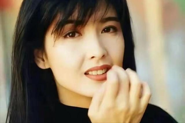 被戴8次绿帽子，后又捉奸在床，这就是我们“玉女”守卫的爱情？