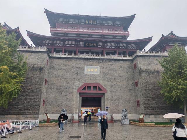 2025北京到海南行程第五天:离开河南进入湖北,雨中游览襄阳古城