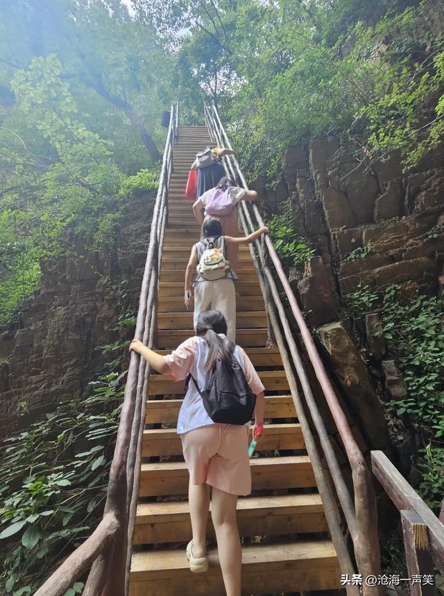 伏羲大峡谷，飞瀑流泉，山路弯弯，蓝天白云，青山绿水
