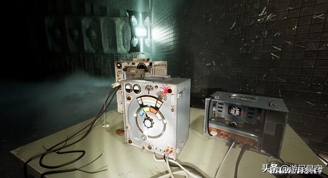 情绪是武器还是枷锁？废弃游乐园中的生存悖论