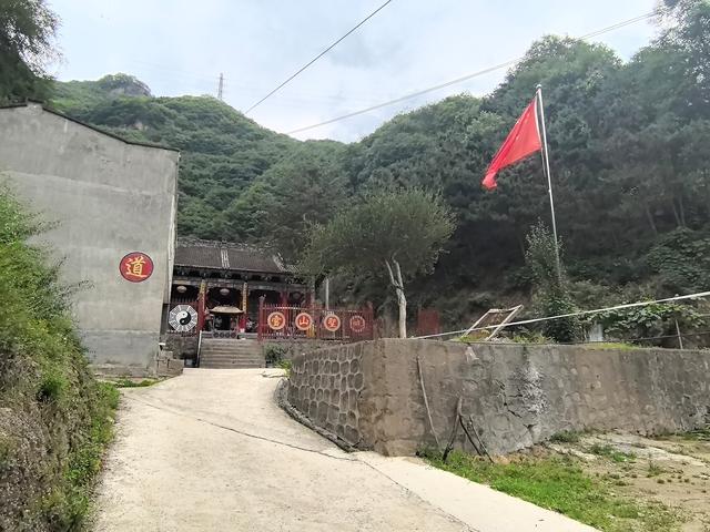 到秦岭避暑你去哪里？我进了青峰峡，虽然不算好房车营地却很凉快