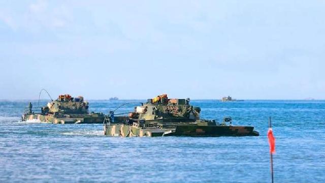 特朗普果然变脸了，红线问题不再谨慎，对中国打出最敏感的一张牌