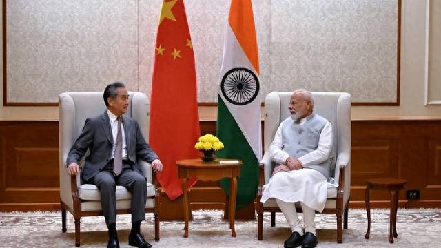 一架专机抵华，中方迎来稀客，沙利文：特朗普帮了中国“大忙”