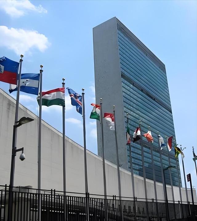 联合国警告	，将剥夺美国重要资格，话音刚落，川普被限制总统权力