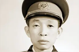 对越反击战前，邓小平为何不顾兵家大忌，临时换掉昆明军区司令？图片