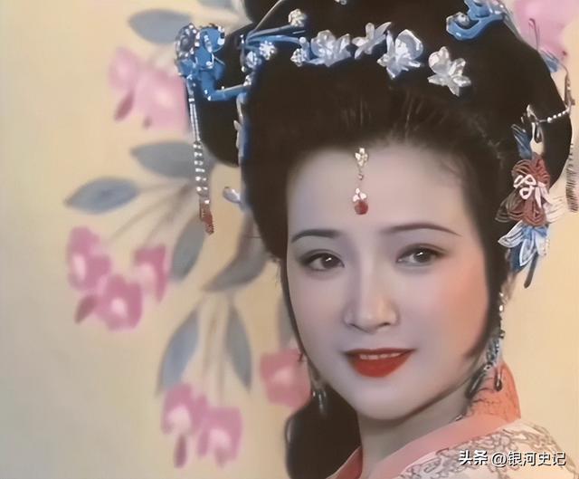 好友相继缅怀拼凑出	，何晴生命最后时光：拮据	、变样、舍不下儿子