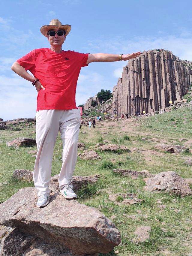 从张家口、宣化到太仆寺旗牛奶湖、石条山旅游，正好一天行程