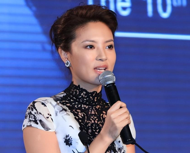 她是央视最惨女主持，男友死刑，丈夫入狱，如今48岁被释永信牵连
