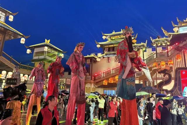 国庆前五日吸客超11万！大蜀道不夜三国城成夜经济新极核