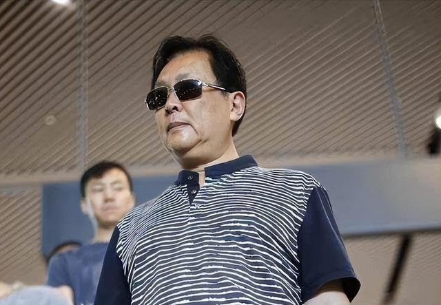 再有钱有什么用！身价10多亿的唐国强，70岁为儿女操碎了心