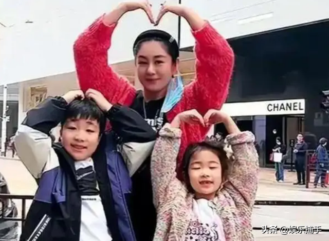 被赵本山“养”了11年，闪婚假富豪的毕畅，如今的下场怪不了别人