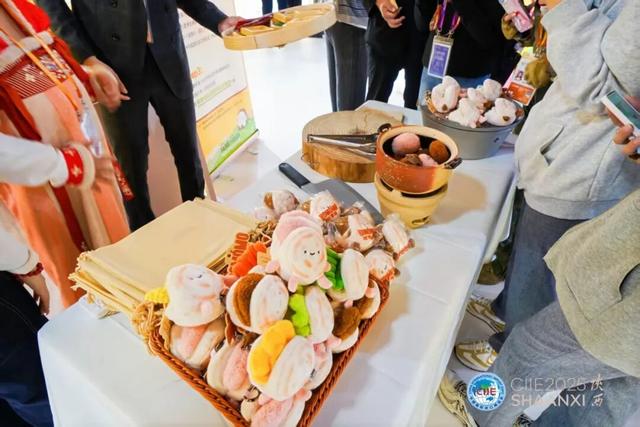 第八届进博会“国家级步行街”陕西展区正式亮相！