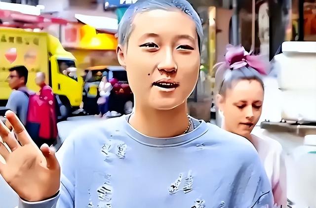 71岁成龙满头白发，儿子不成材，女儿在外流浪