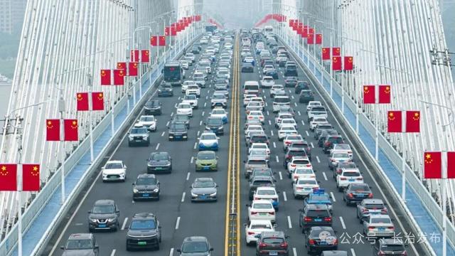 奔腾的中国：2025国庆中秋长假出行消费报告
