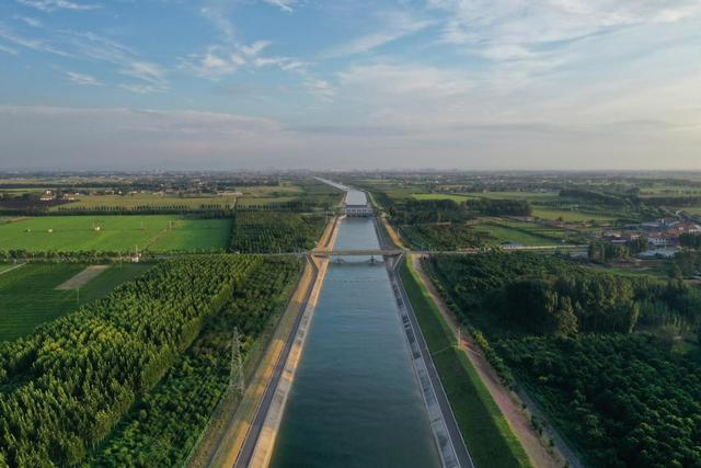 中国耗时20年又造了条“长江”，1.7亿人受益，到底有多了不起？