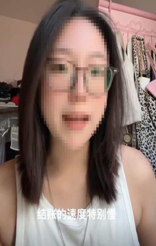 上海某潮牌店前最触目惊心的一幕：病态现象，祸害了多少中国女性