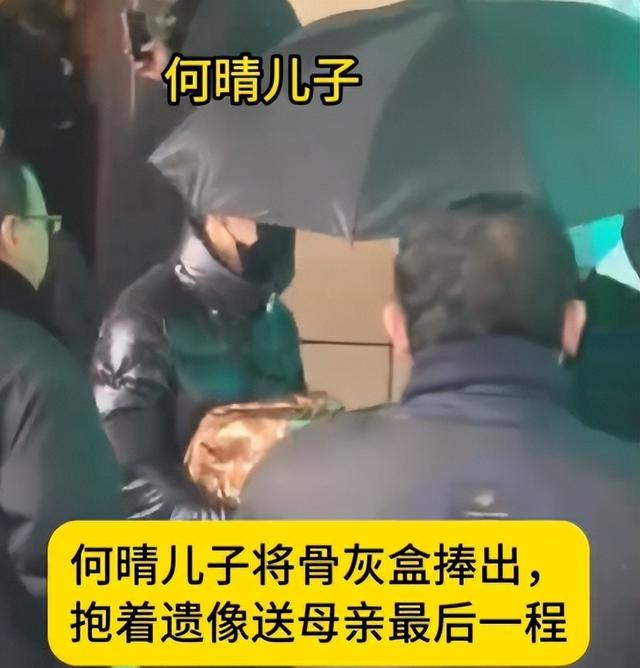 她走后24小时，全网却开始了另一场“表演”
